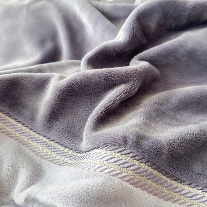 91家纺网 家纺一手货源 找家纺 梦精灵家纺 2025新款高端贵妃绒加厚全消光牛奶绒四件套12斤刺绣拼接工艺（华尔兹场景1） 华尔兹-紫