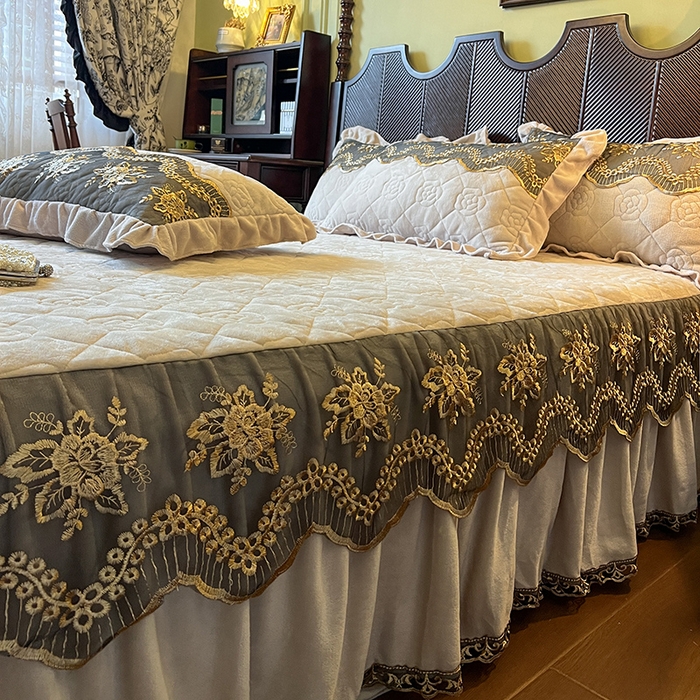 91家纺网 家纺一手货源 找家纺 网红馆（ck家纺） 2025新款高克重牛奶绒床裙四件套-卡妮娜系列 卡妮娜-卡其