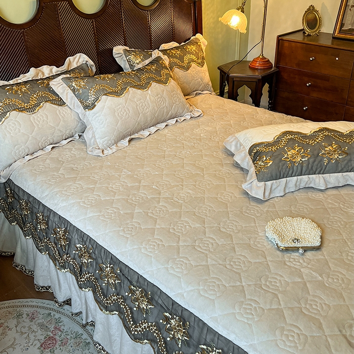 91家纺网 家纺一手货源 找家纺 网红馆（ck家纺） 2025新款高克重牛奶绒床裙四件套-卡妮娜系列 卡妮娜-卡其