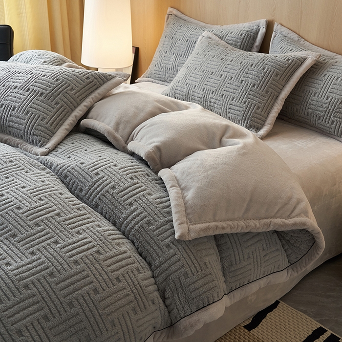 91家纺网 家纺一手货源 找家纺 晨曦家纺 2025新款230克加厚保暖塔芙绒牛奶绒四件套法兰绒 简爱-典雅灰