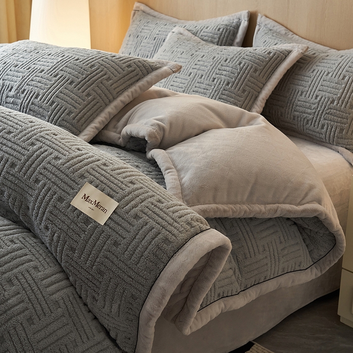 91家纺网 家纺一手货源 找家纺 晨曦家纺 2025新款230克加厚保暖塔芙绒牛奶绒四件套法兰绒 简爱-典雅灰