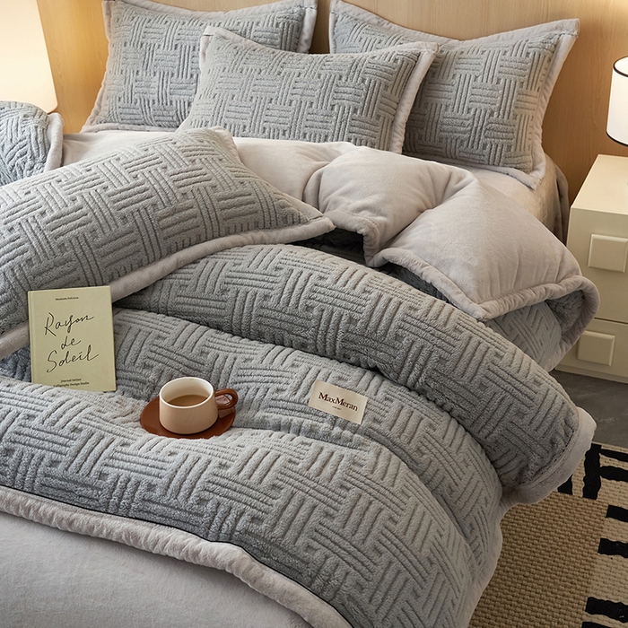 91家纺网 家纺一手货源 找家纺 晨曦家纺 2025新款230克加厚保暖塔芙绒牛奶绒四件套法兰绒 简爱-典雅灰