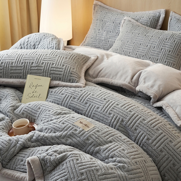 91家纺网 家纺一手货源 找家纺 晨曦家纺 2025新款230克加厚保暖塔芙绒牛奶绒四件套法兰绒 简爱-典雅灰