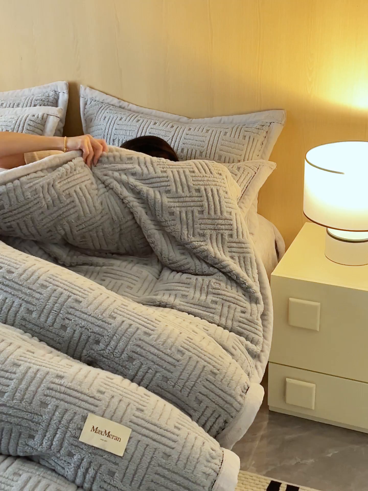 91家纺网 家纺一手货源 找家纺 晨曦家纺 2025新款230克加厚保暖塔芙绒牛奶绒四件套法兰绒 简爱-典雅灰