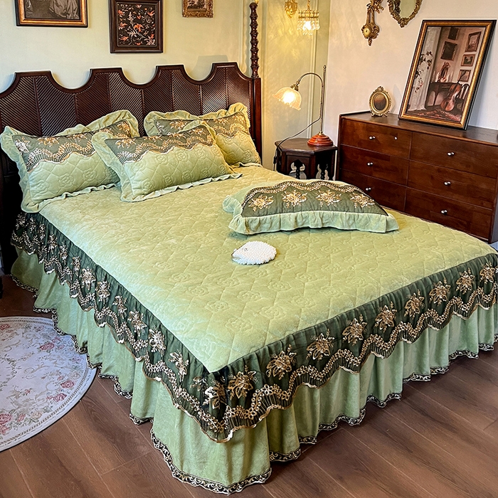 91家纺网 家纺一手货源 找家纺 网红馆（ck家纺） 2025新款高克重牛奶绒床裙四件套-卡妮娜系列 卡妮娜-绿色