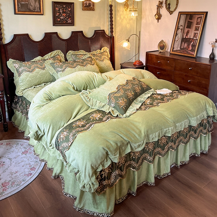 91家纺网 家纺一手货源 找家纺 网红馆（ck家纺） 2025新款高克重牛奶绒床裙四件套-卡妮娜系列 卡妮娜-绿色