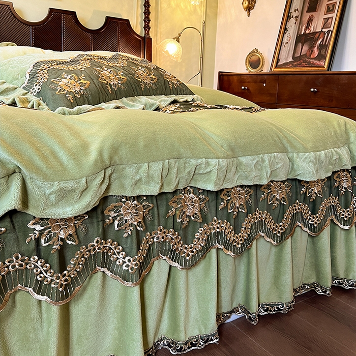 91家纺网 家纺一手货源 找家纺 网红馆（ck家纺） 2025新款高克重牛奶绒床裙四件套-卡妮娜系列 卡妮娜-绿色