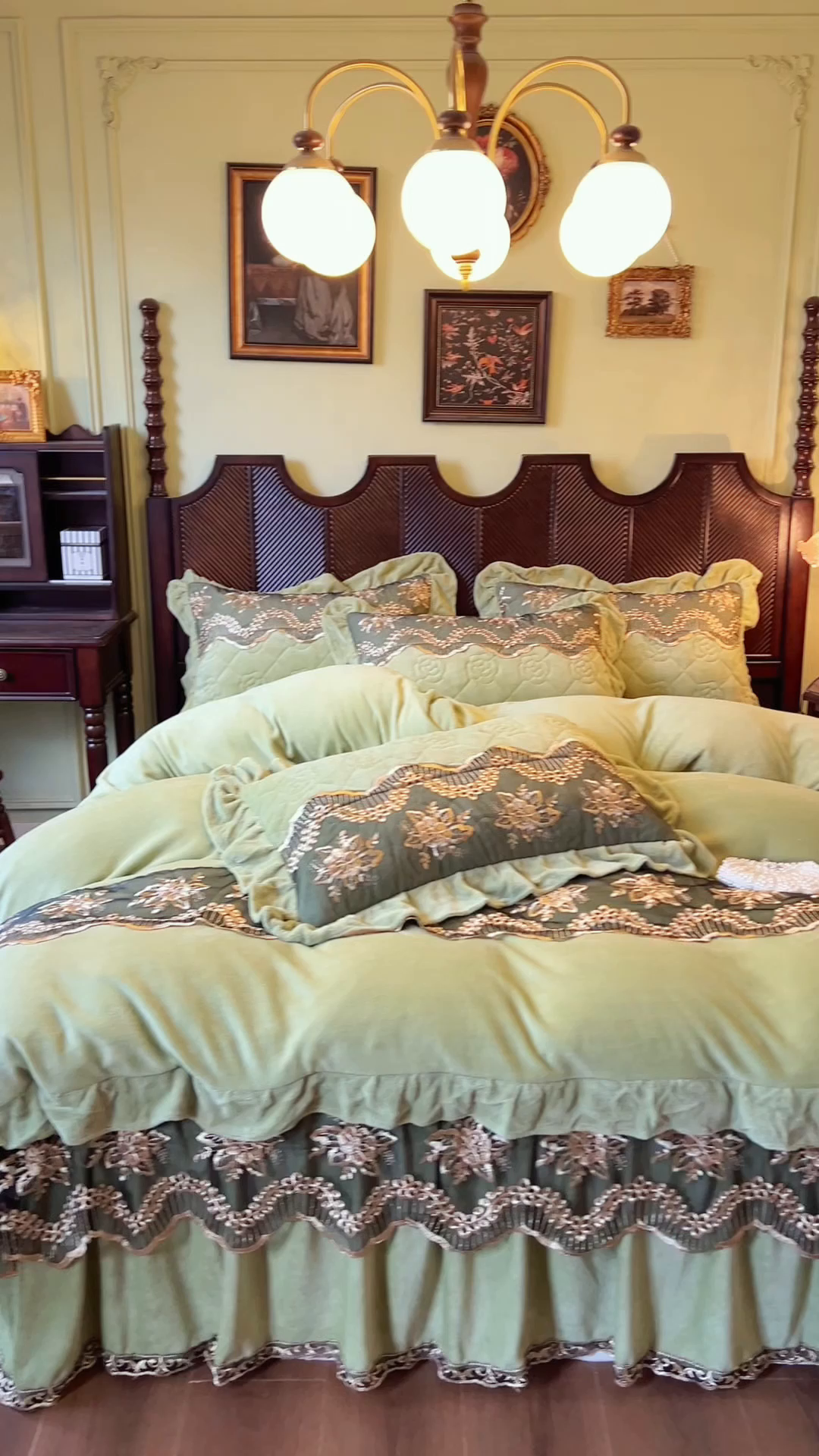 91家纺网 家纺一手货源 找家纺 网红馆（ck家纺） 2025新款高克重牛奶绒床裙四件套-卡妮娜系列 卡妮娜-绿色