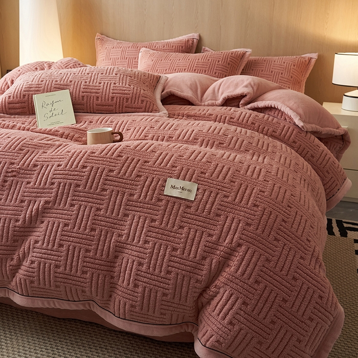 91家纺网 家纺一手货源 找家纺 晨曦家纺 2025新款230克加厚保暖塔芙绒牛奶绒四件套法兰绒 简爱-豆沙