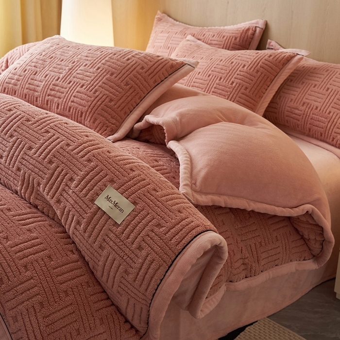 91家纺网 家纺一手货源 找家纺 晨曦家纺 2025新款230克加厚保暖塔芙绒牛奶绒四件套法兰绒 简爱-豆沙