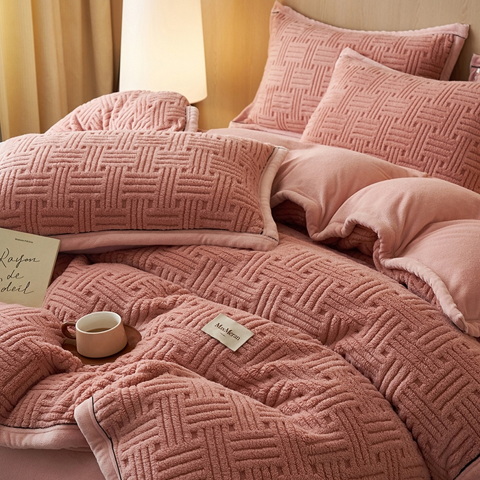 91家纺网 家纺一手货源 找家纺 晨曦家纺 2025新款230克加厚保暖塔芙绒牛奶绒四件套法兰绒 简爱-豆沙