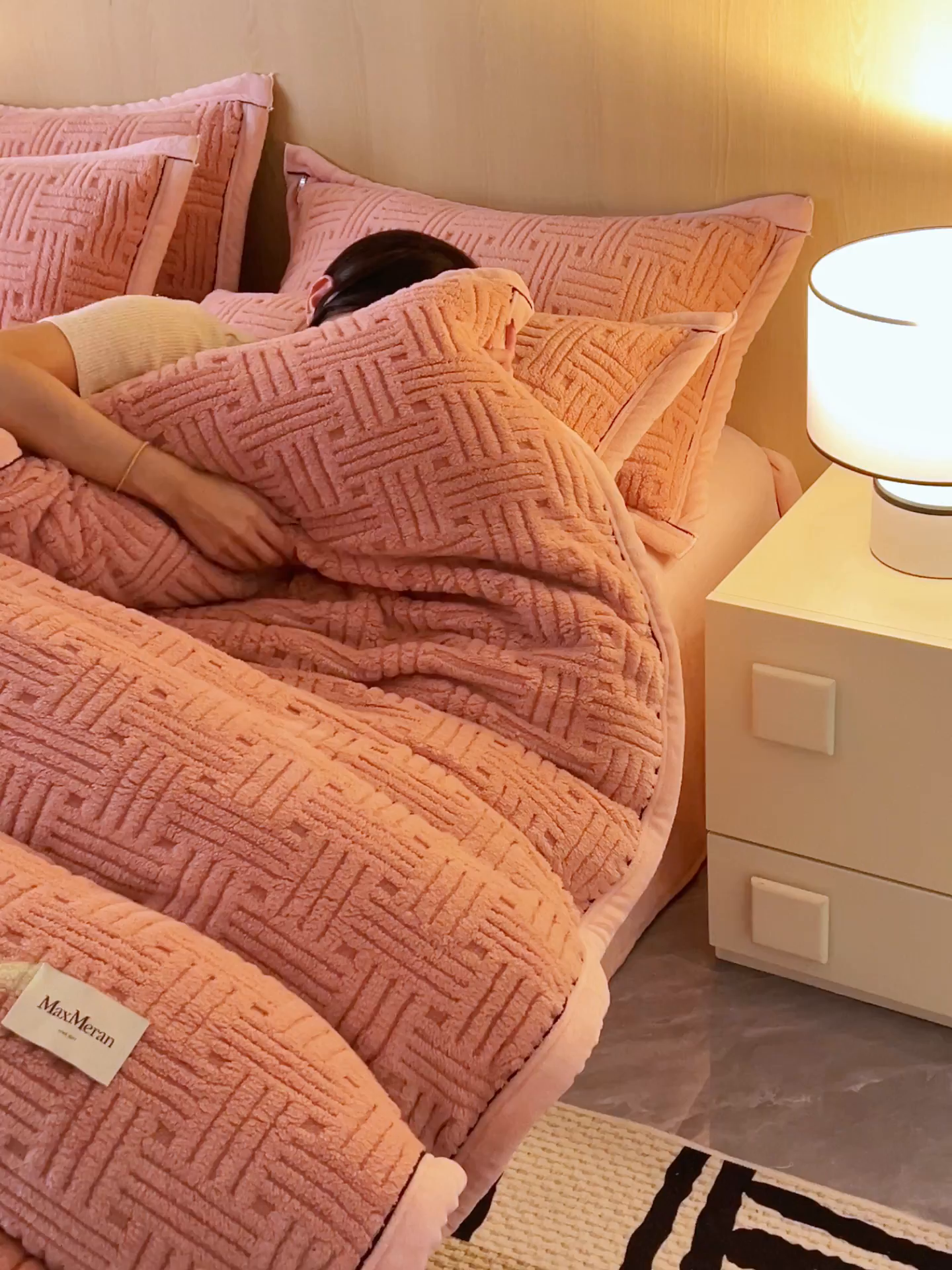 91家纺网 家纺一手货源 找家纺 晨曦家纺 2025新款230克加厚保暖塔芙绒牛奶绒四件套法兰绒 简爱-豆沙