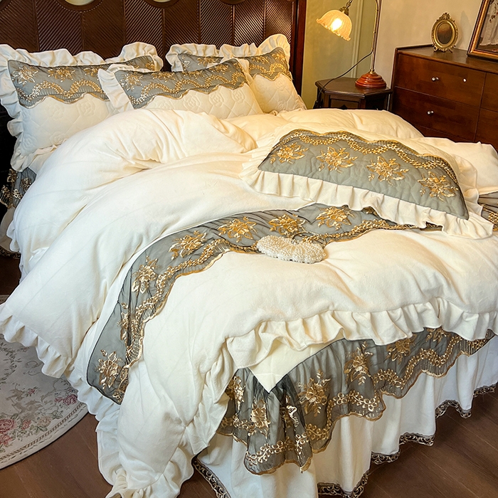 91家纺网 家纺一手货源 找家纺 网红馆（ck家纺） 2025新款高克重牛奶绒床裙四件套-卡妮娜系列 卡妮娜-米色