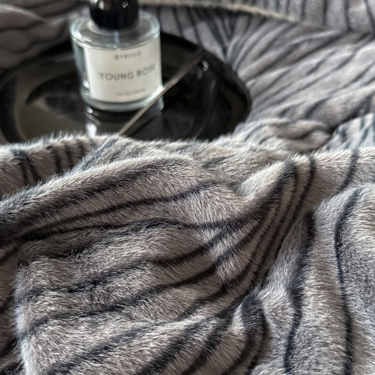 91家纺网 家纺一手货源 找家纺 （总）典曼家纺 2025新款轻奢拼角欧貂绒系列四件套