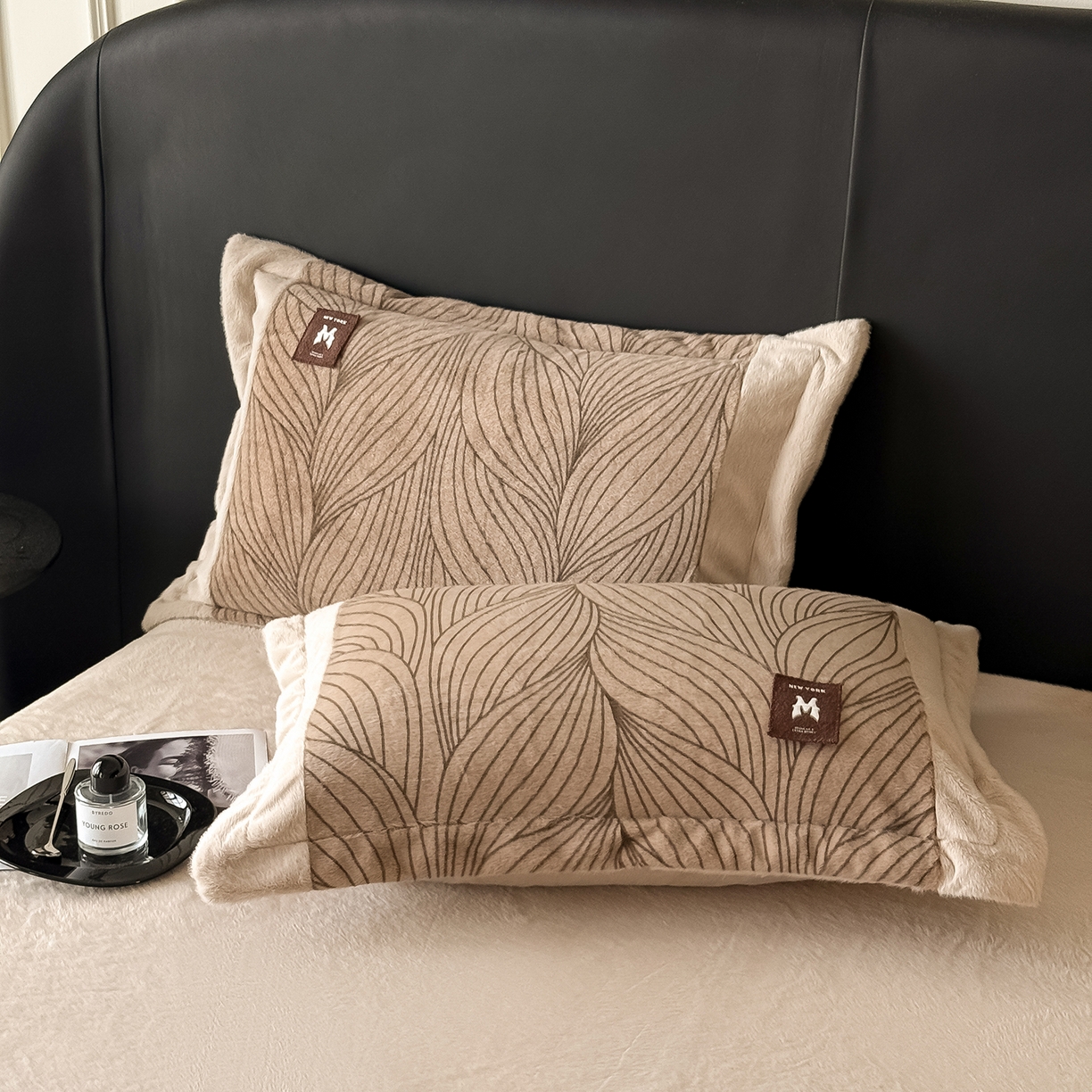 91家纺网 家纺一手货源 找家纺 典曼家纺 2025新款轻奢拼角欧貂绒系列四件套 简欧-咖