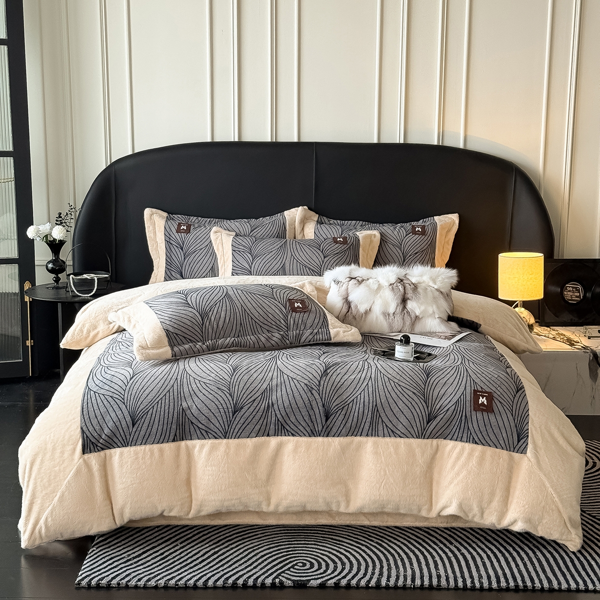 91家纺网 家纺一手货源 找家纺 典曼家纺 2025新款轻奢拼角欧貂绒系列四件套 简欧-灰