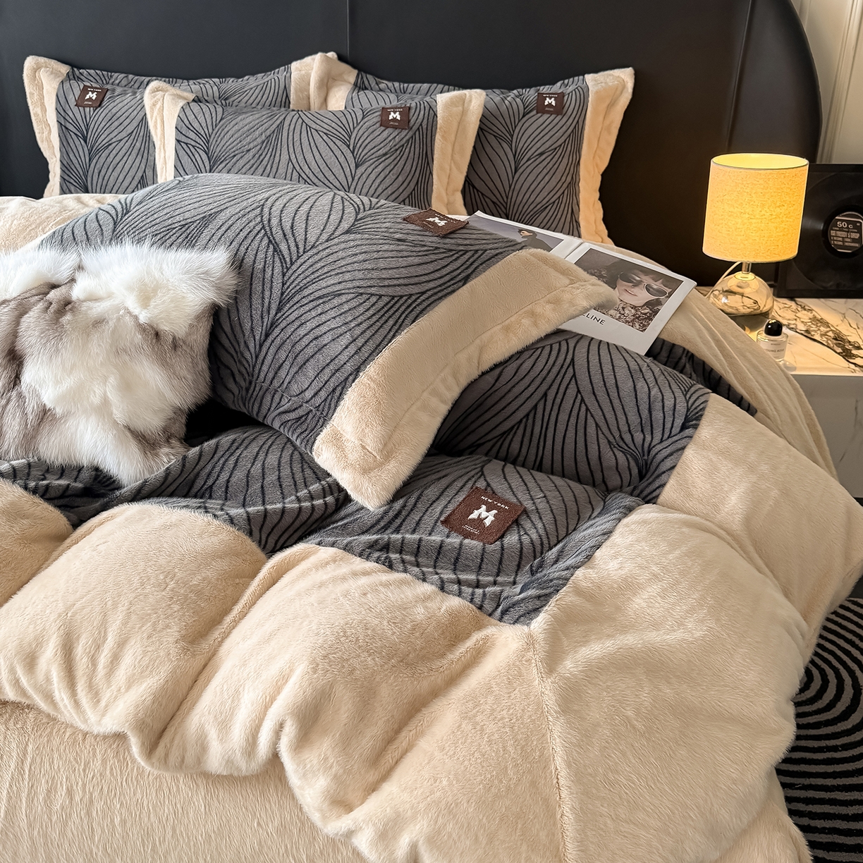 91家纺网 家纺一手货源 找家纺 典曼家纺 2025新款轻奢拼角欧貂绒系列四件套 简欧-灰