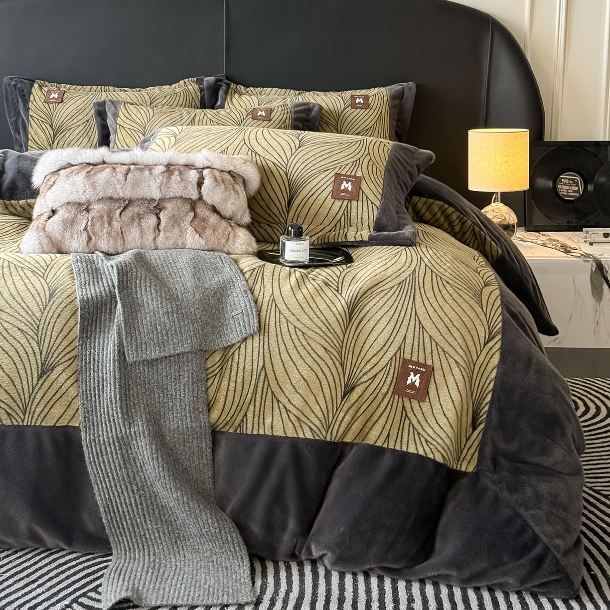 91家纺网 家纺一手货源 找家纺 典曼家纺 2025新款轻奢拼角欧貂绒系列四件套 简欧-绿