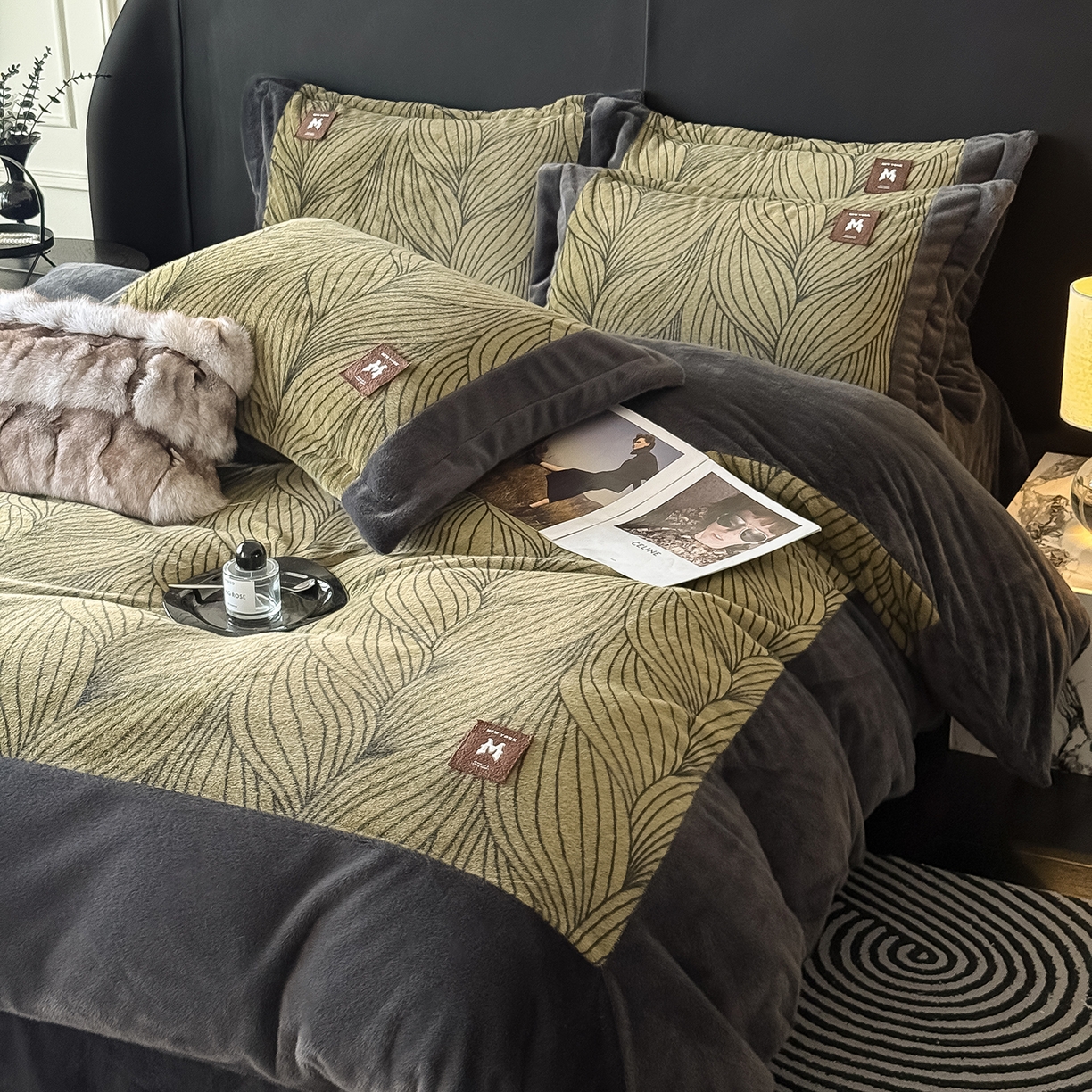 91家纺网 家纺一手货源 找家纺 典曼家纺 2025新款轻奢拼角欧貂绒系列四件套 简欧-绿