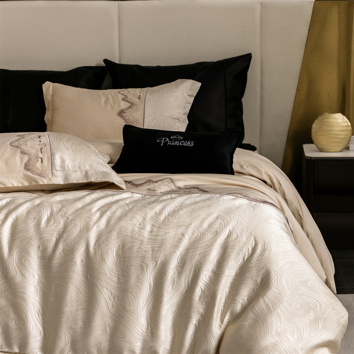 91家纺网 家纺一手货源 找家纺 （总）鑫豪 2025新款涤棉拼接高精密提花四件套罗马恋曲系列