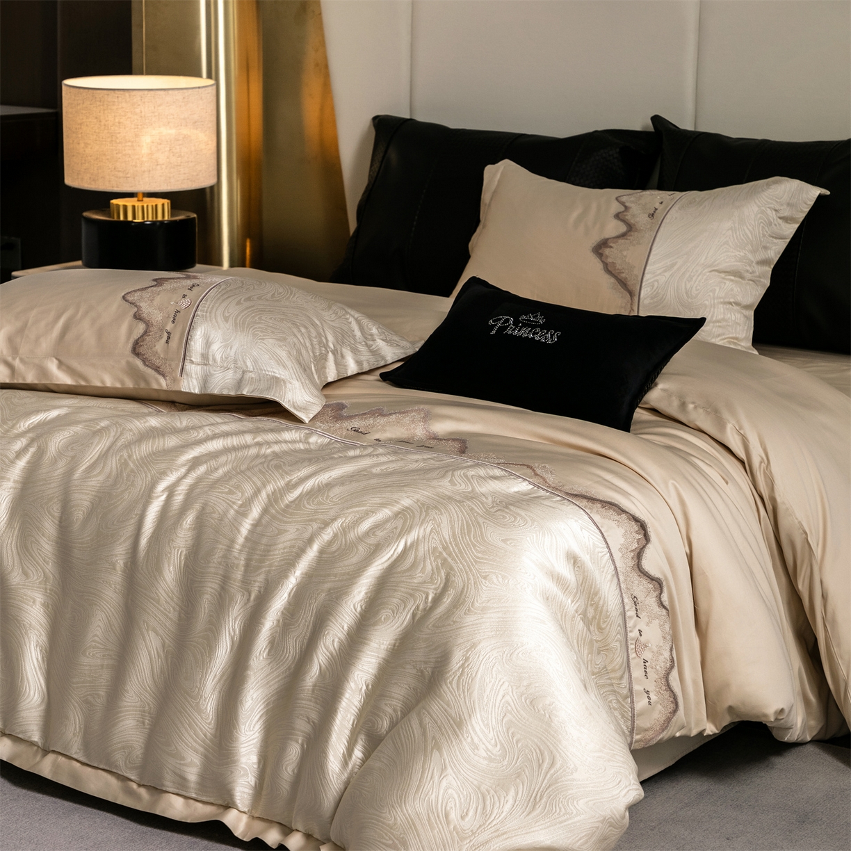 91家纺网 家纺一手货源 找家纺 （总）鑫豪 2025新款涤棉拼接高精密提花四件套罗马恋曲系列