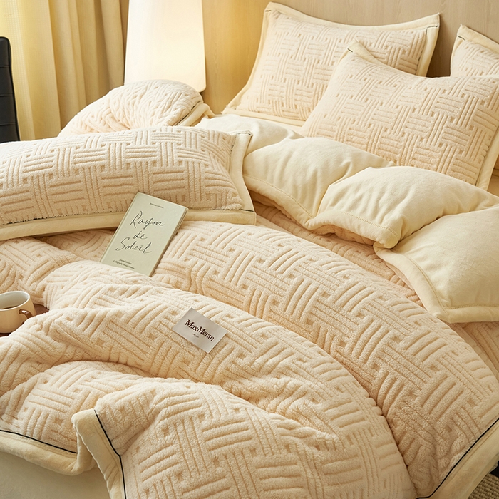 91家纺网 家纺一手货源 找家纺 晨曦家纺 2025新款230克加厚保暖塔芙绒牛奶绒四件套法兰绒 简爱-奶黄