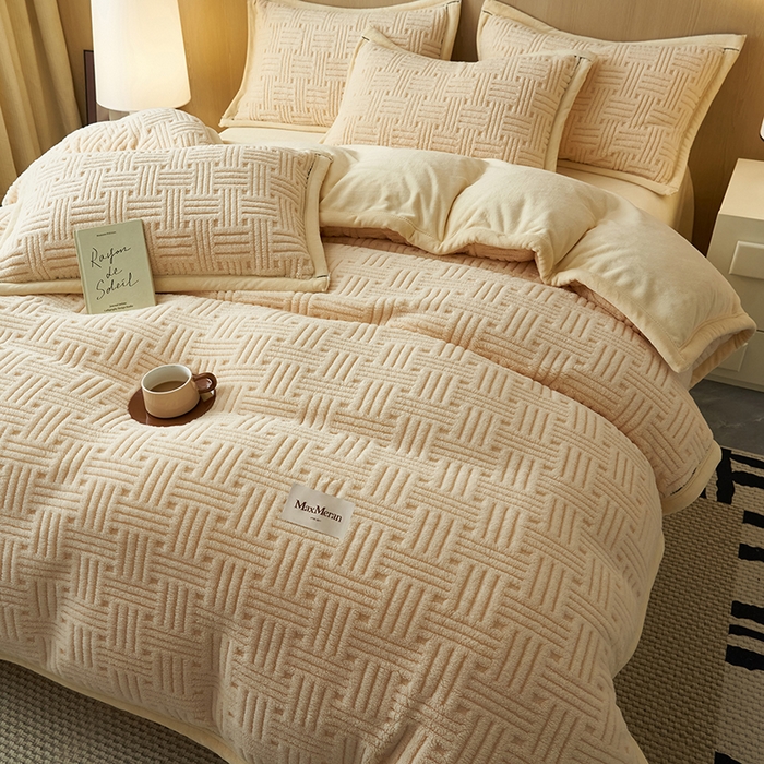 91家纺网 家纺一手货源 找家纺 晨曦家纺 2025新款230克加厚保暖塔芙绒牛奶绒四件套法兰绒 简爱-奶黄