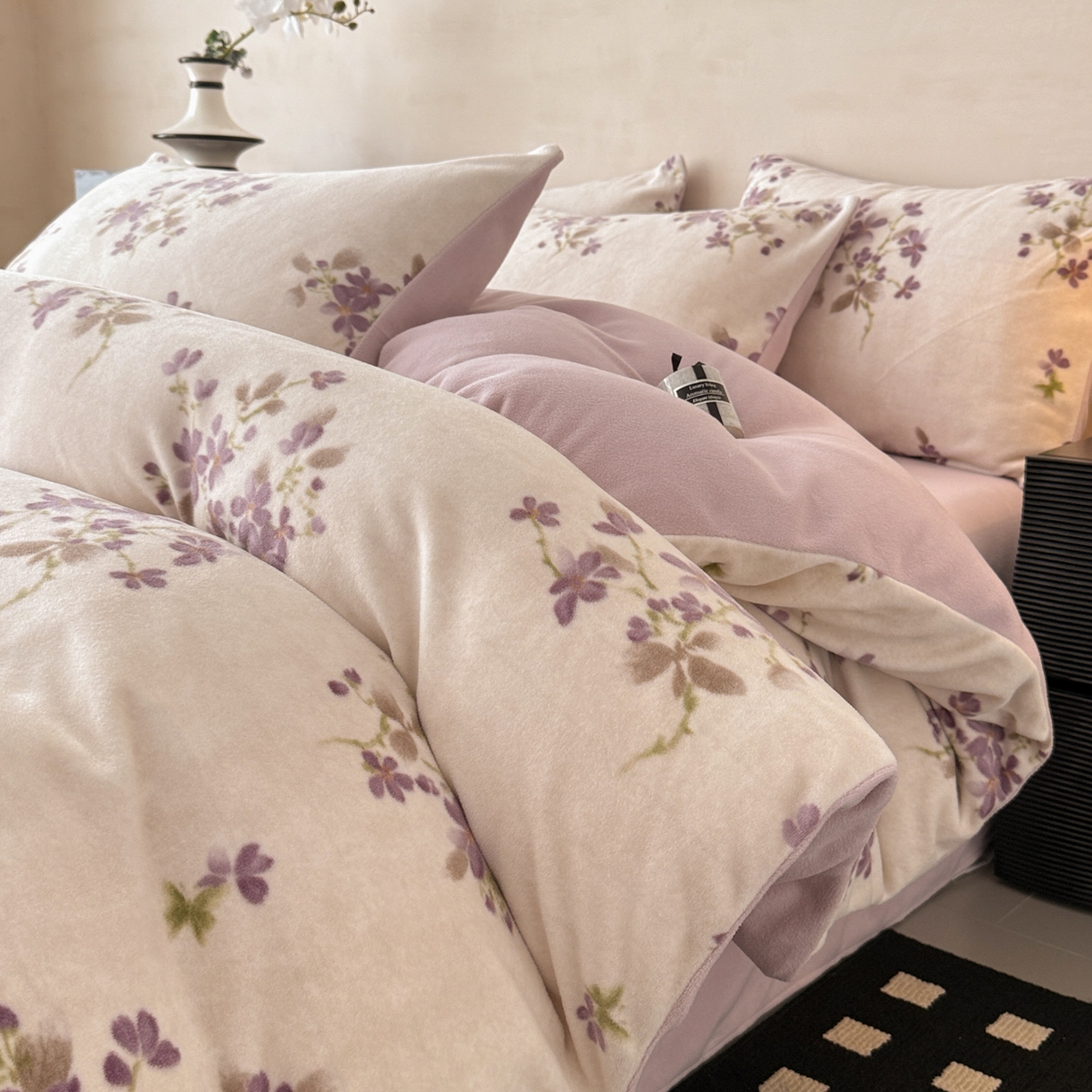 91家纺网 家纺一手货源 找家纺 典曼家纺 2025新款印花海獭绒加厚保暖四件套 紫藤花