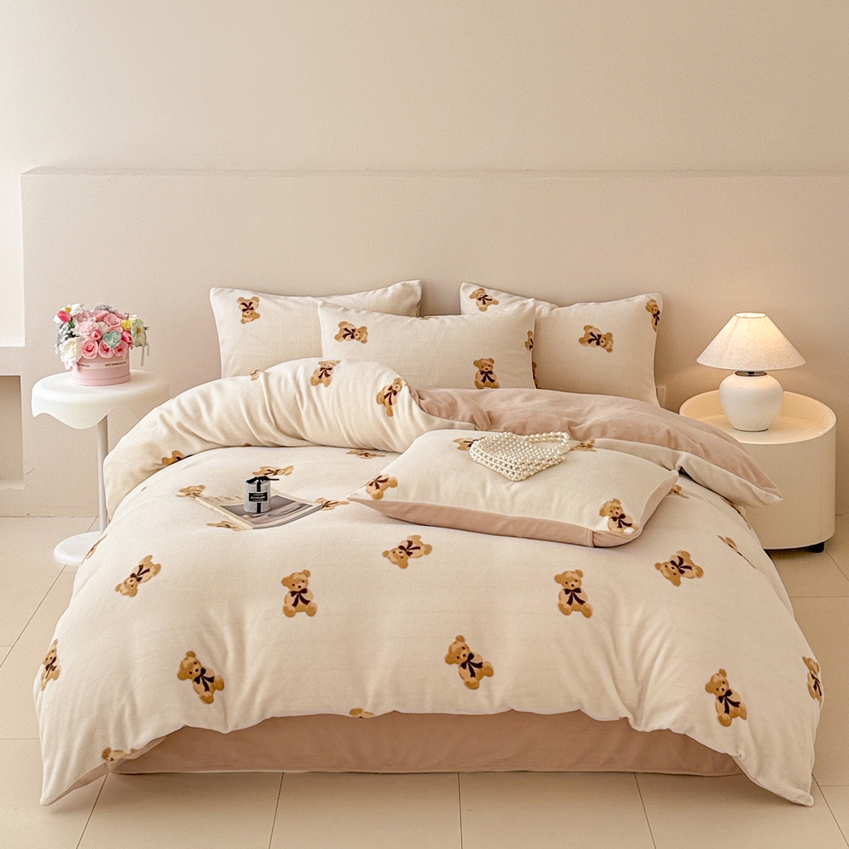 91家纺网 家纺一手货源 找家纺 典曼家纺 2025新款印花海獭绒加厚保暖四件套 卡其小熊