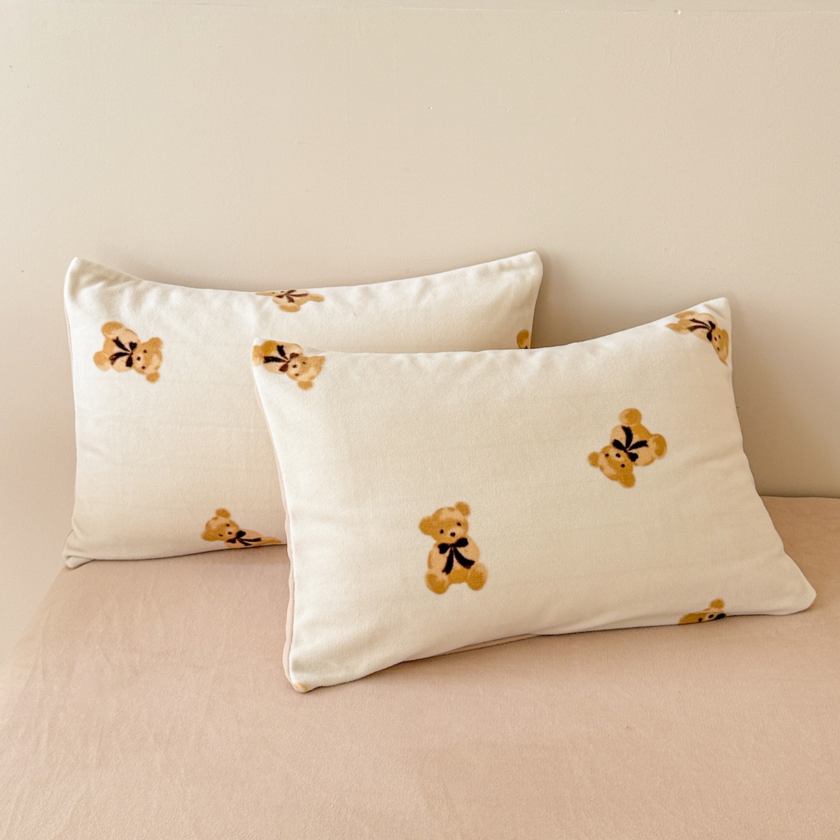 91家纺网 家纺一手货源 找家纺 典曼家纺 2025新款印花海獭绒加厚保暖四件套 卡其小熊