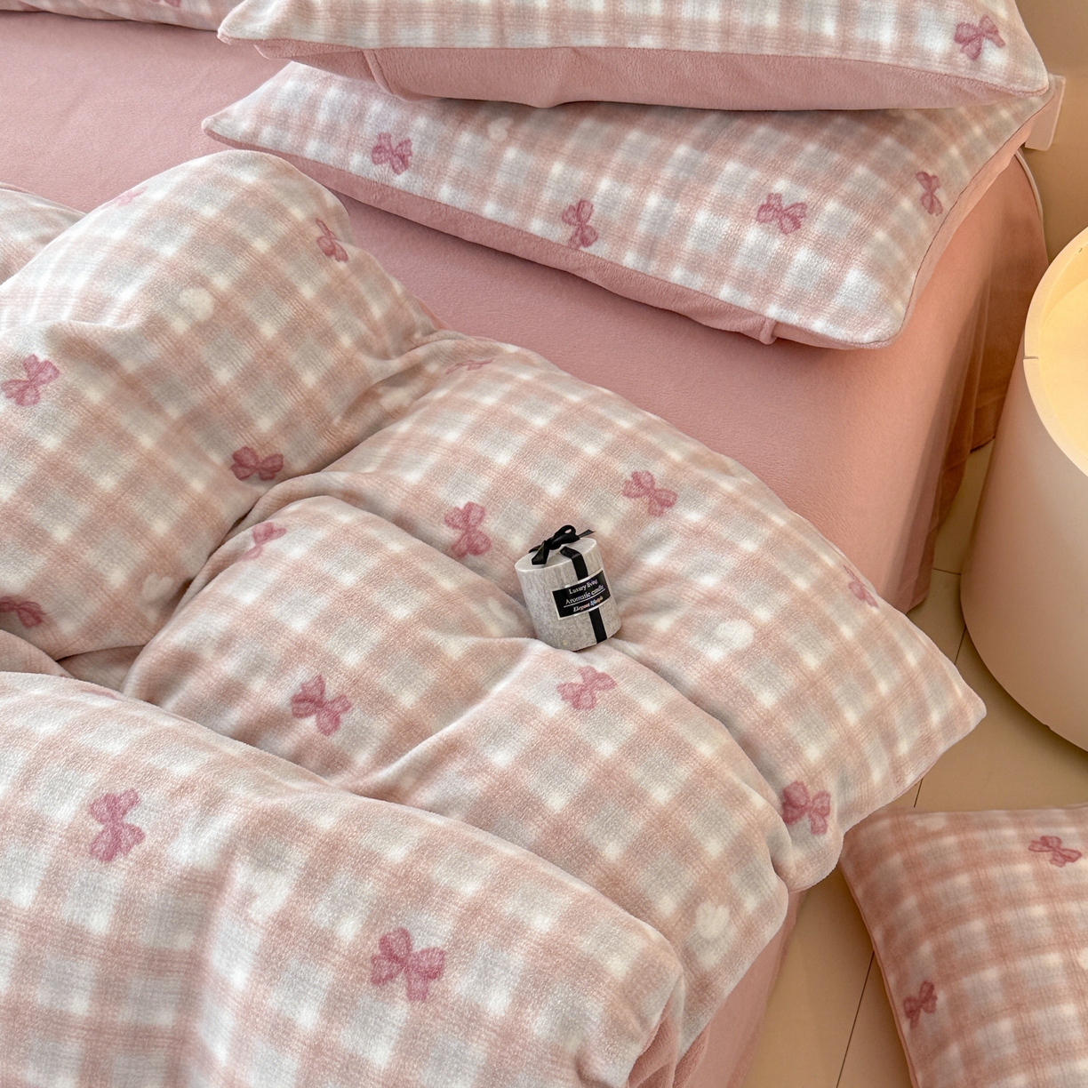 91家纺网 家纺一手货源 找家纺 典曼家纺 2025新款印花海獭绒加厚保暖四件套 爱心蝴蝶结