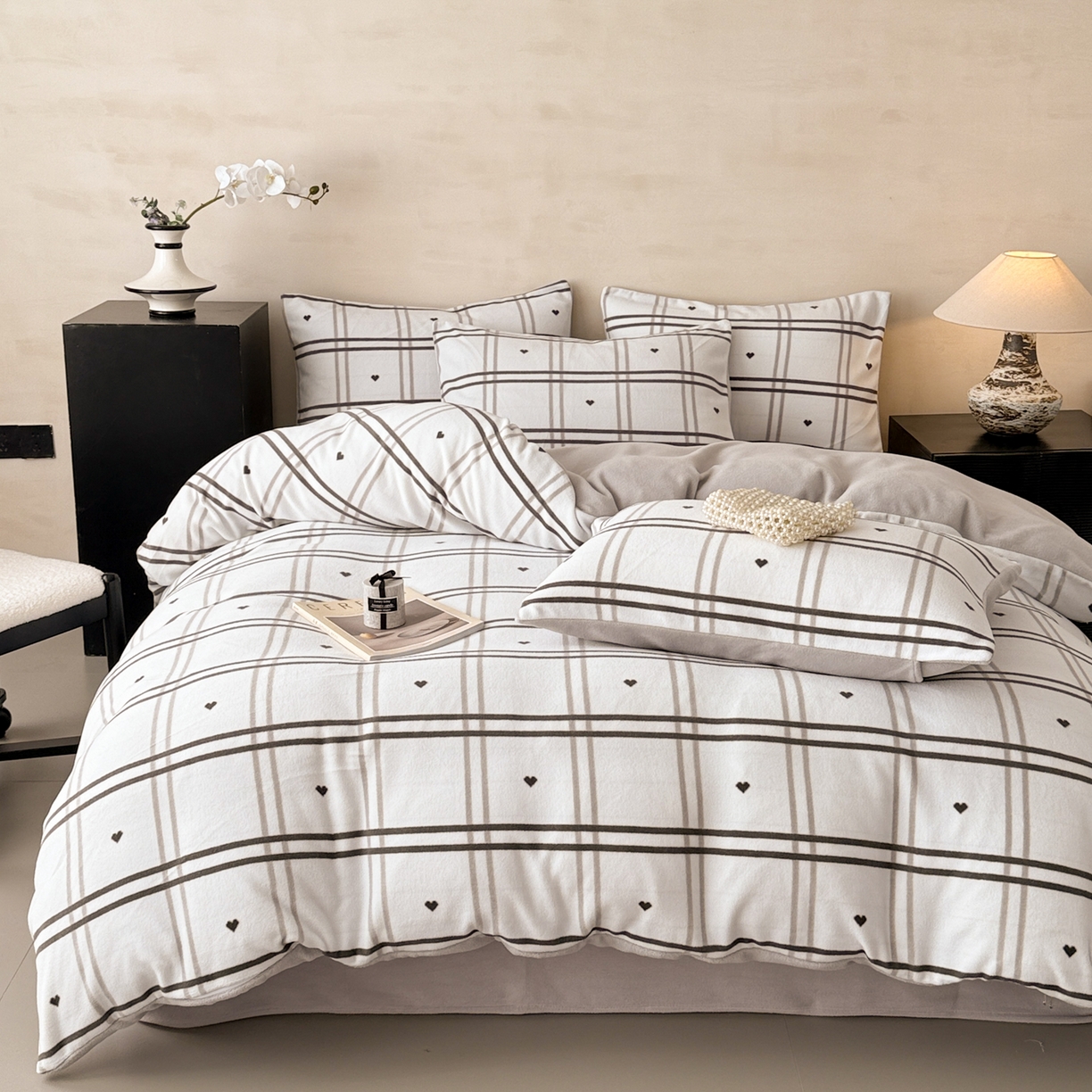 91家纺网 家纺一手货源 找家纺 典曼家纺 2025新款印花海獭绒加厚保暖四件套 格子爱心