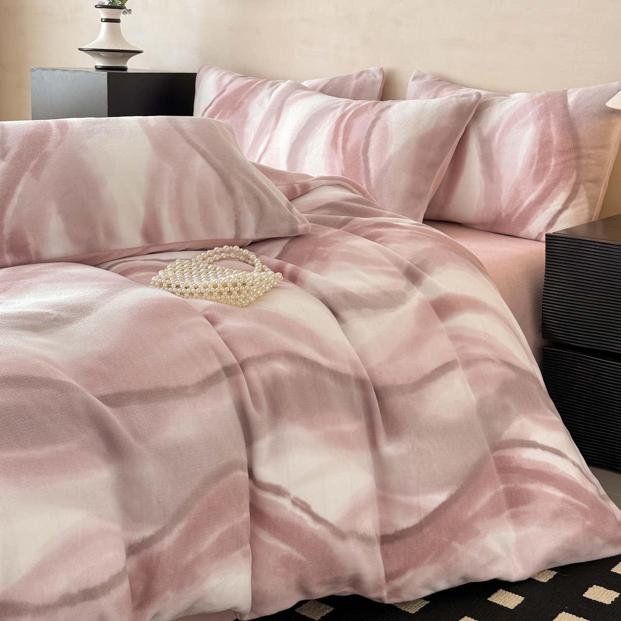 91家纺网 家纺一手货源 找家纺 典曼家纺 2025新款印花海獭绒加厚保暖四件套 渐变律动