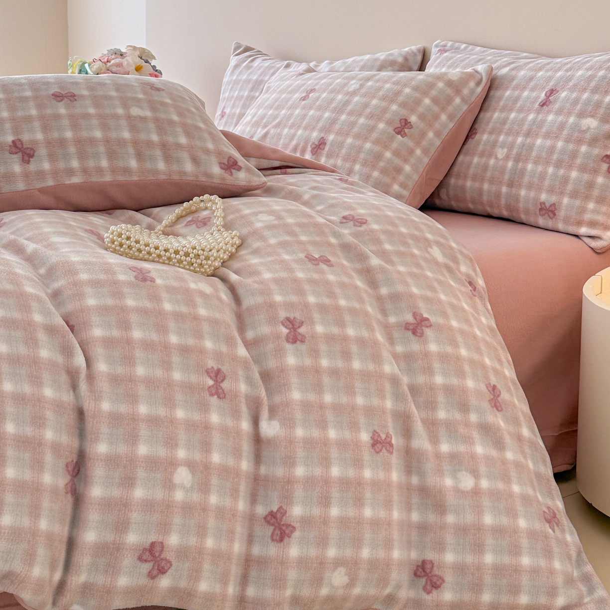 91家纺网 家纺一手货源 找家纺 典曼家纺 2025新款印花海獭绒加厚保暖四件套 爱心蝴蝶结