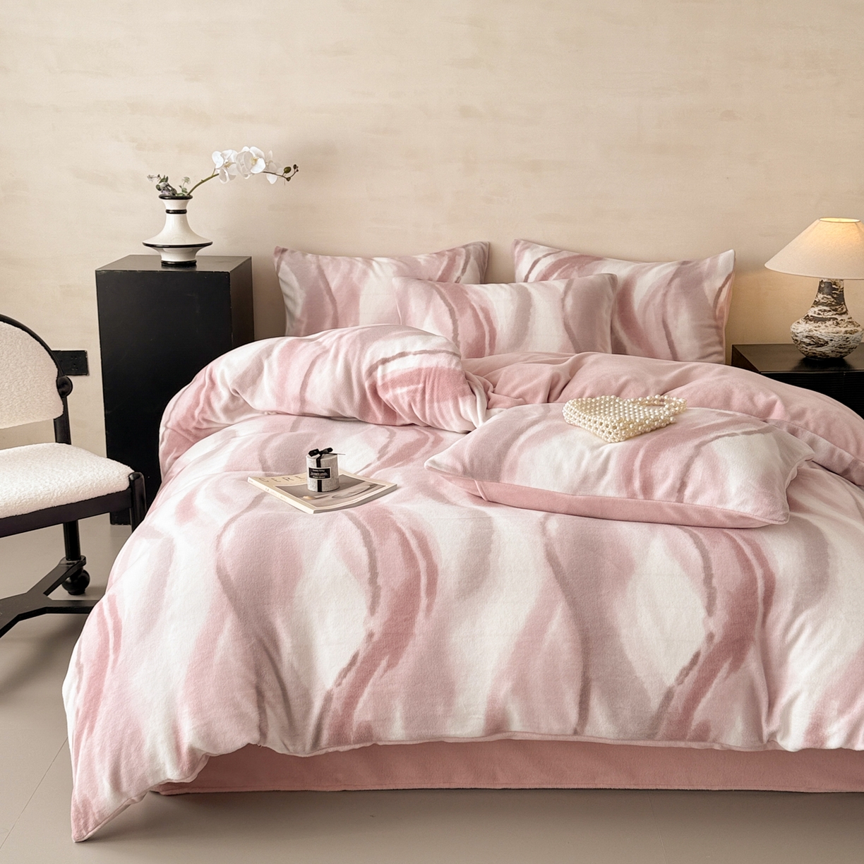 91家纺网 家纺一手货源 找家纺 典曼家纺 2025新款印花海獭绒加厚保暖四件套 渐变律动