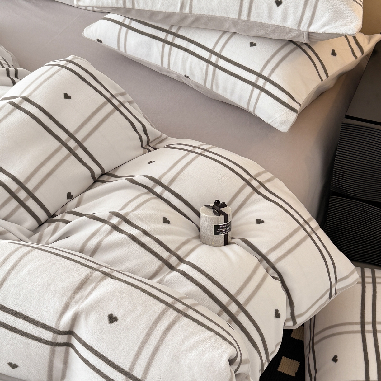 91家纺网 家纺一手货源 找家纺 典曼家纺 2025新款印花海獭绒加厚保暖四件套 格子爱心