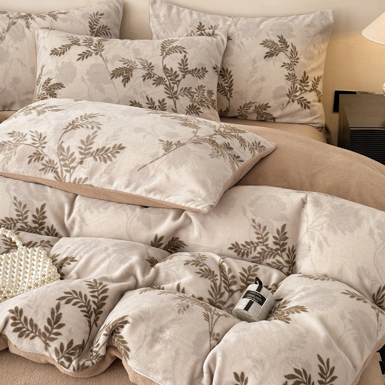 91家纺网 家纺一手货源 找家纺 典曼家纺 2025新款印花海獭绒加厚保暖四件套 叶纷飞