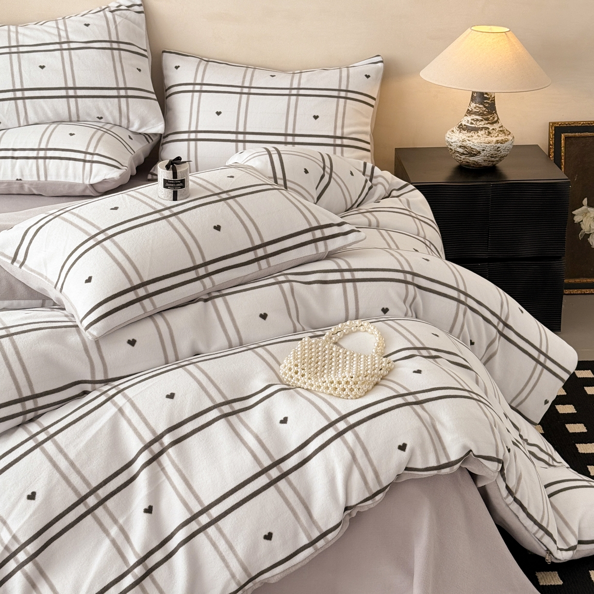 91家纺网 家纺一手货源 找家纺 典曼家纺 2025新款印花海獭绒加厚保暖四件套 格子爱心