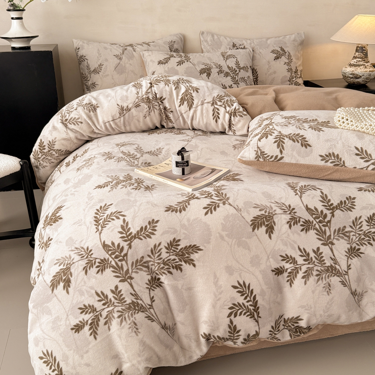 91家纺网 家纺一手货源 找家纺 典曼家纺 2025新款印花海獭绒加厚保暖四件套 叶纷飞