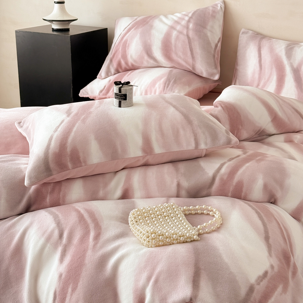 91家纺网 家纺一手货源 找家纺 典曼家纺 2025新款印花海獭绒加厚保暖四件套 渐变律动