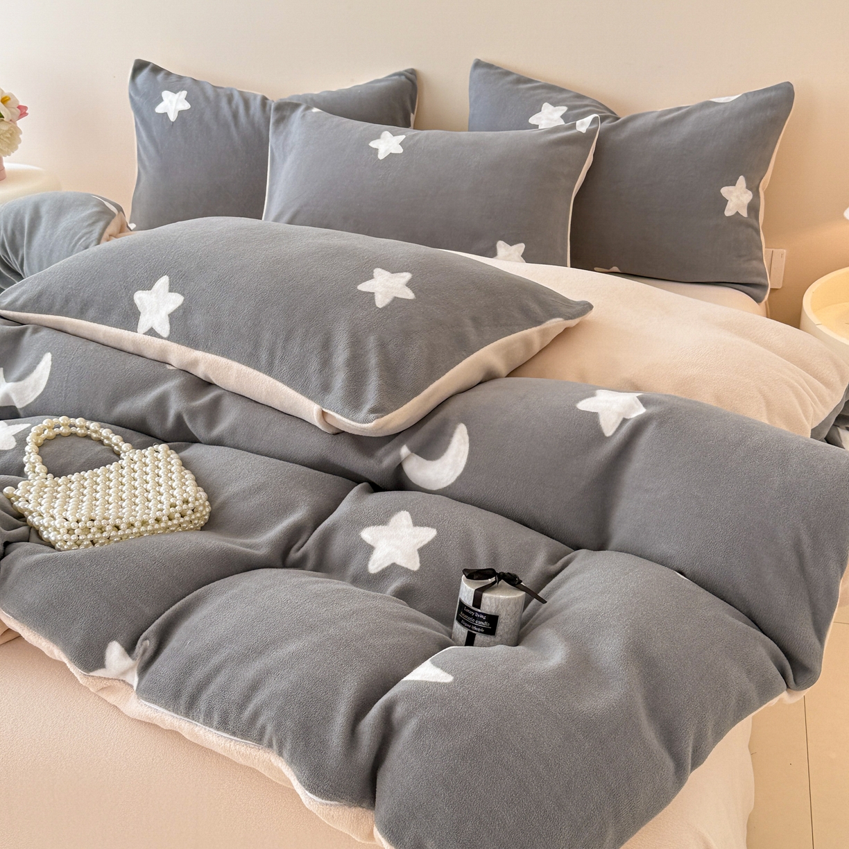 91家纺网 家纺一手货源 找家纺 典曼家纺 2025新款印花海獭绒加厚保暖四件套 星星月亮-灰
