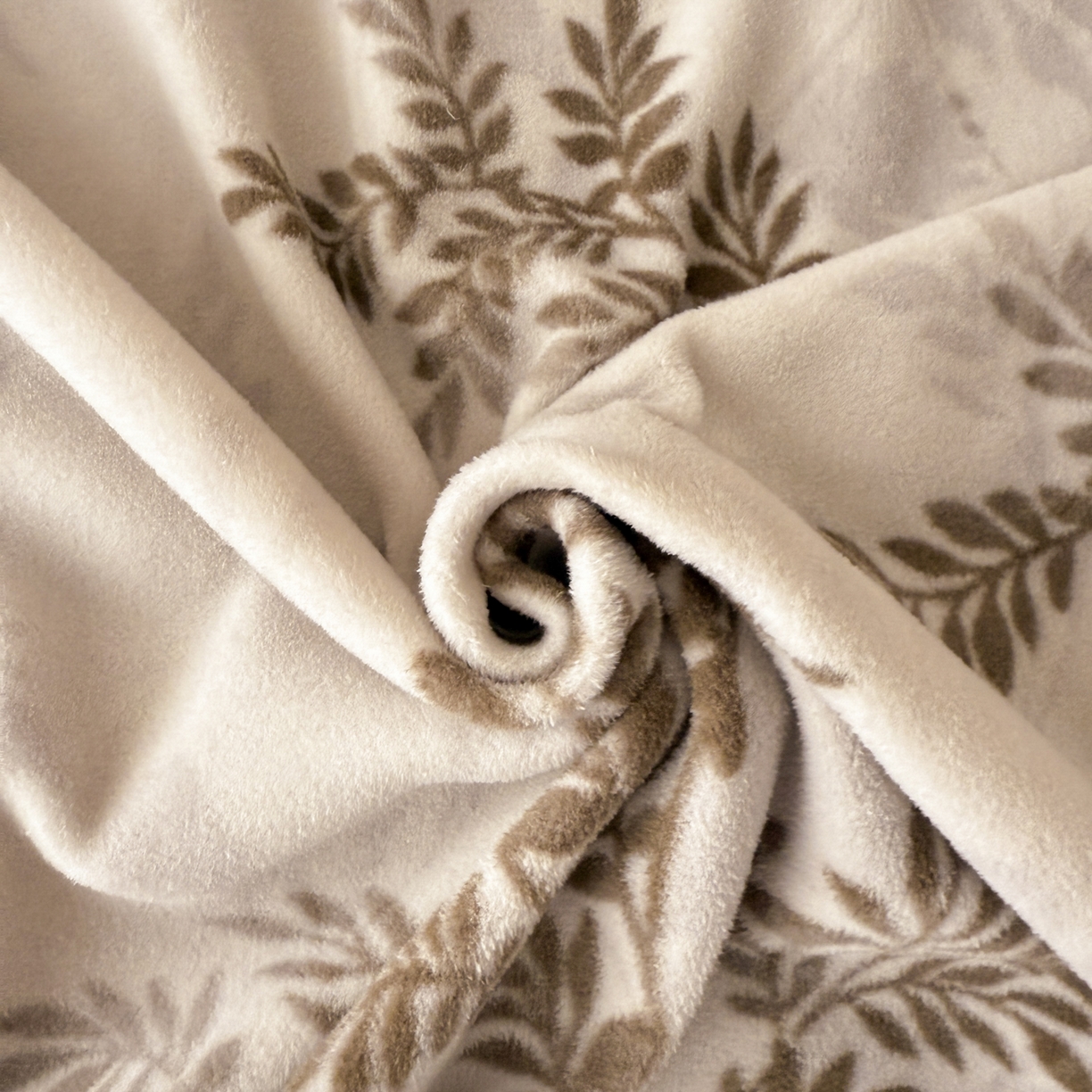 91家纺网 家纺一手货源 找家纺 典曼家纺 2025新款印花海獭绒加厚保暖四件套 叶纷飞