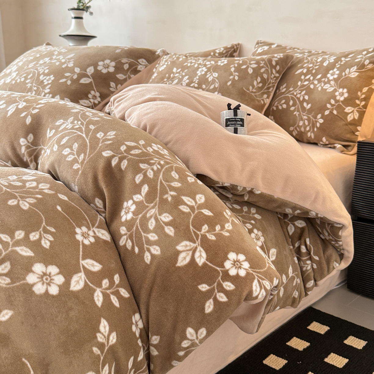 典曼家纺 2025新款印花海獭绒加厚保暖四件套 花枝絮语