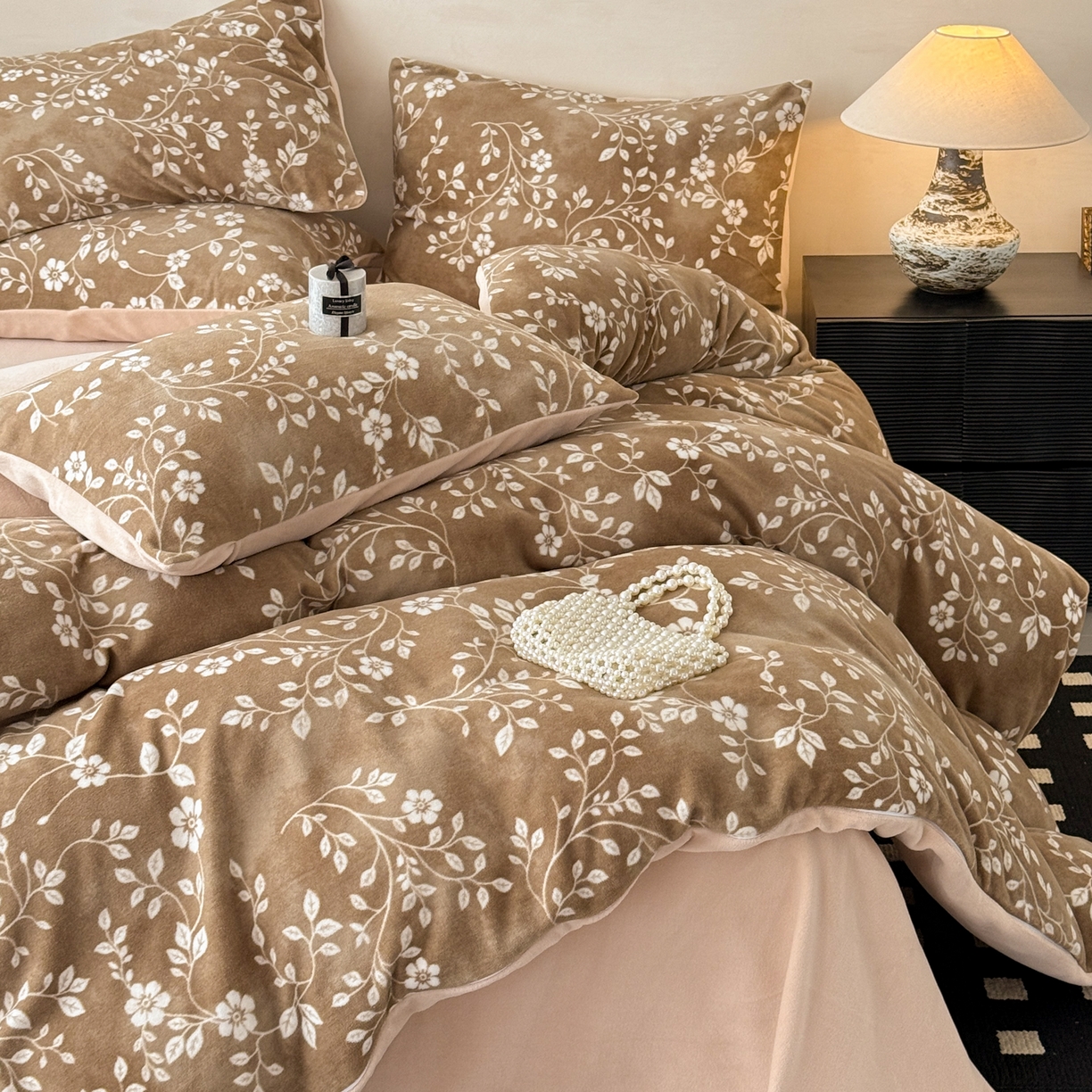 91家纺网 家纺一手货源 找家纺 典曼家纺 2025新款印花海獭绒加厚保暖四件套 花枝絮语