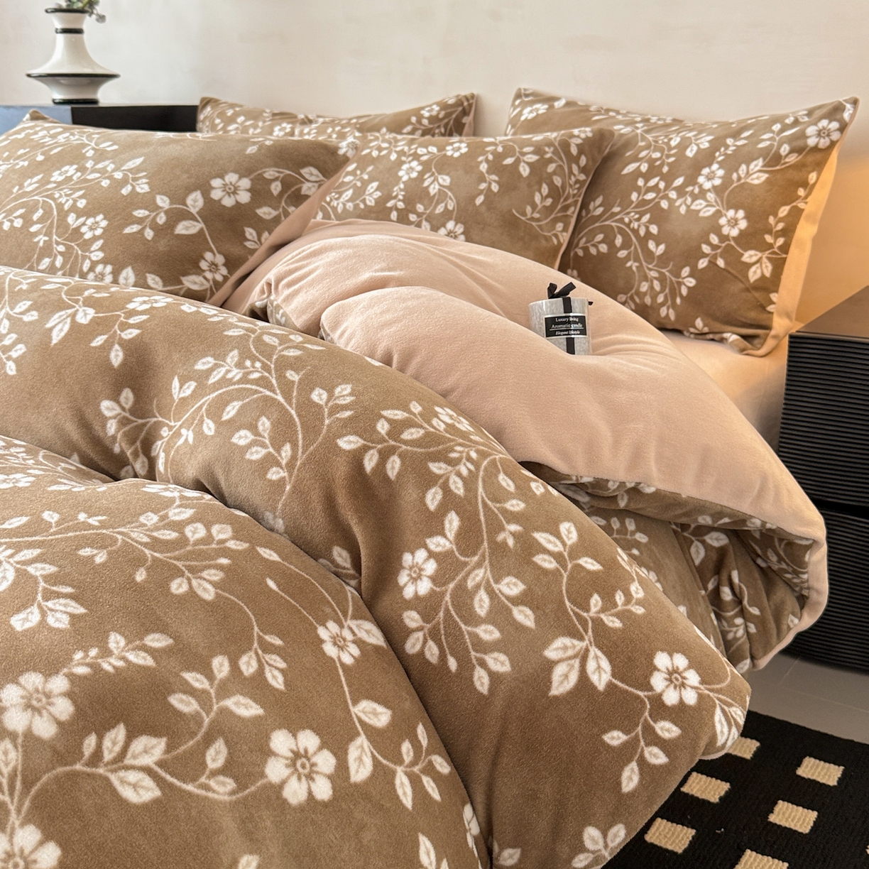 91家纺网 家纺一手货源 找家纺 典曼家纺 2025新款印花海獭绒加厚保暖四件套 花枝絮语