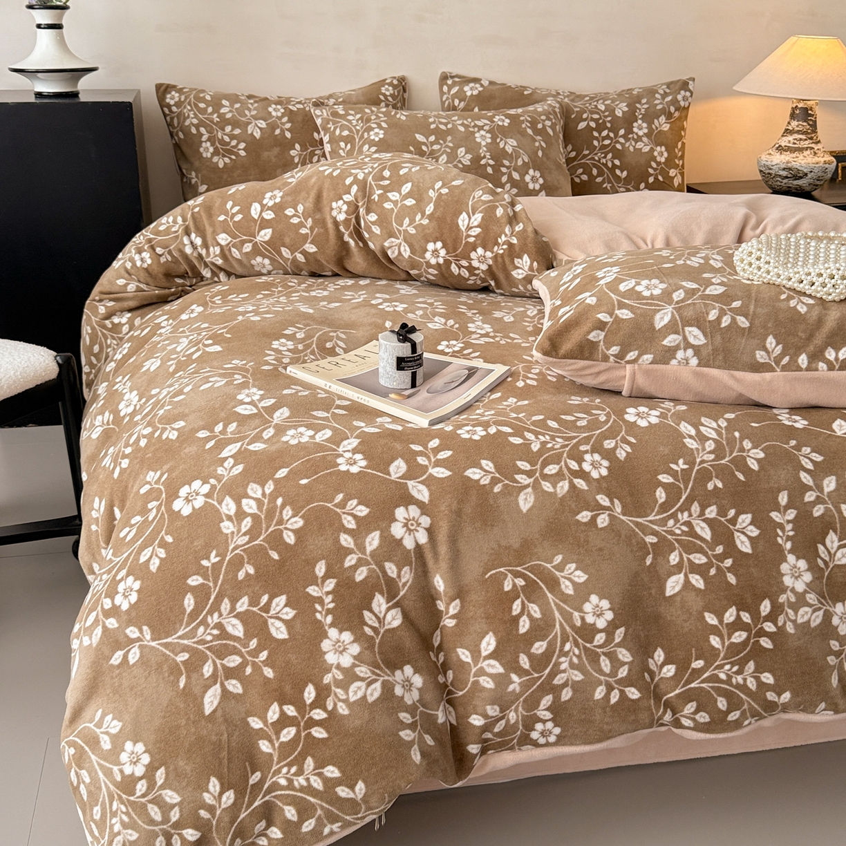 91家纺网 家纺一手货源 找家纺 典曼家纺 2025新款印花海獭绒加厚保暖四件套 花枝絮语