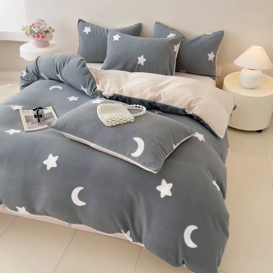 91家纺网 家纺一手货源 找家纺 典曼家纺 2025新款印花海獭绒加厚保暖四件套 星星月亮-灰
