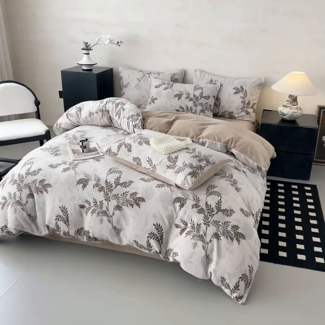 91家纺网 家纺一手货源 找家纺 典曼家纺 2025新款印花海獭绒加厚保暖四件套 叶纷飞