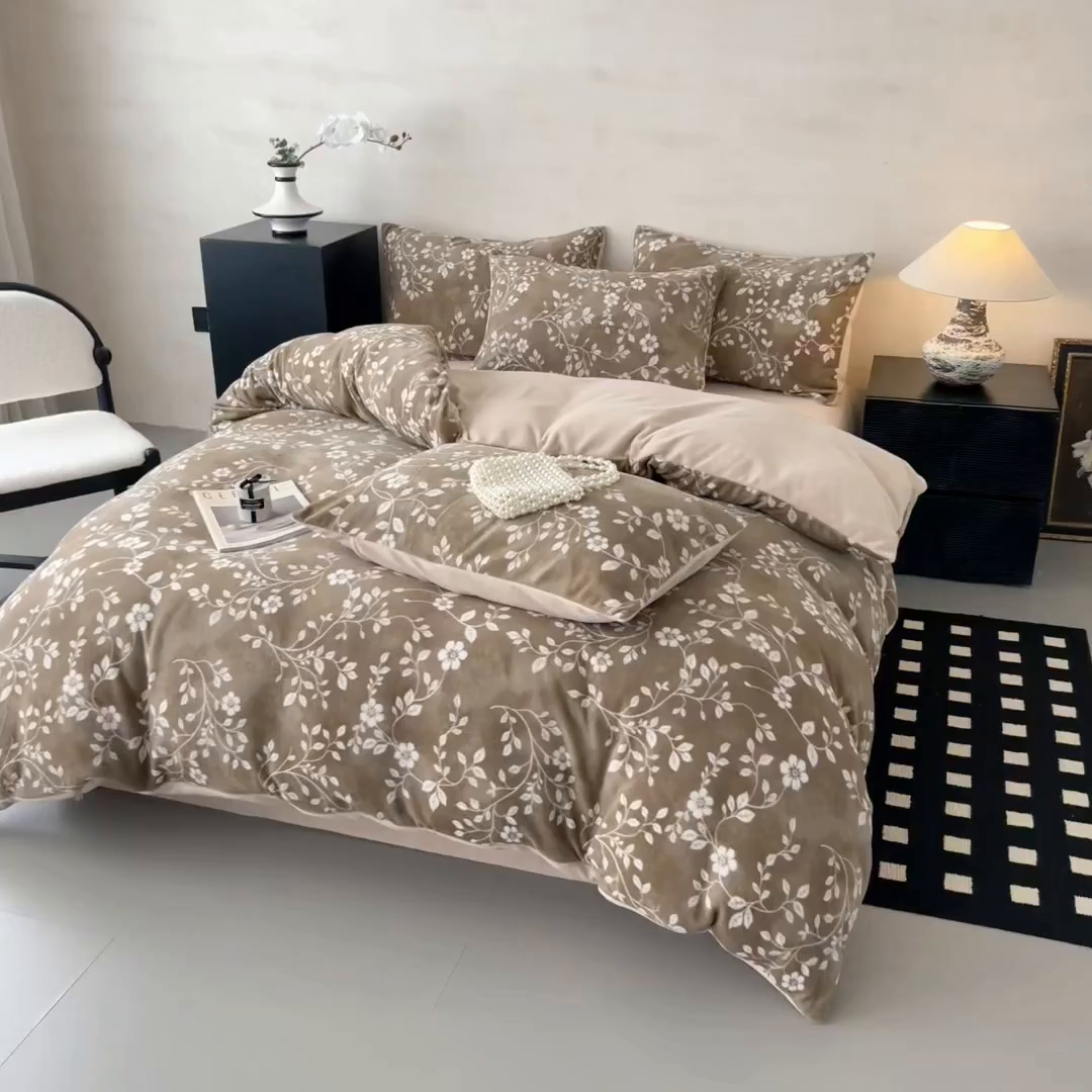 91家纺网 家纺一手货源 找家纺 典曼家纺 2025新款印花海獭绒加厚保暖四件套 花枝絮语