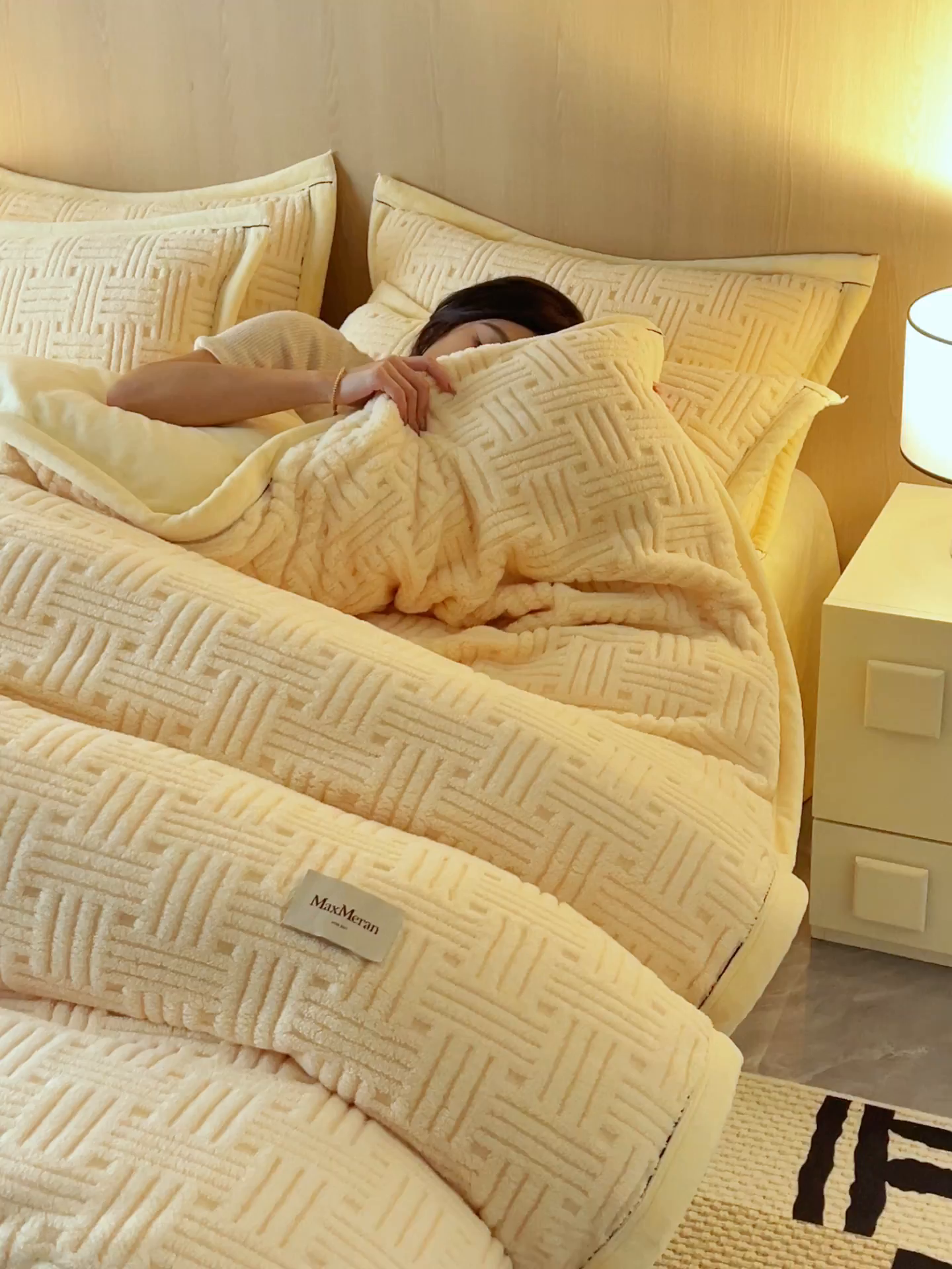 91家纺网 家纺一手货源 找家纺 晨曦家纺 2025新款230克加厚保暖塔芙绒牛奶绒四件套法兰绒 简爱-奶黄